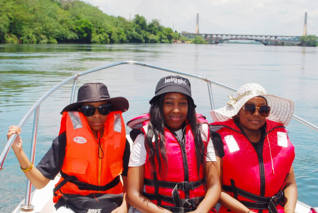 boatride tourists