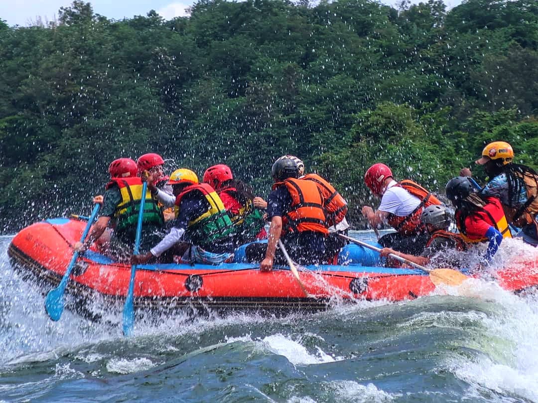 tourists water rafting